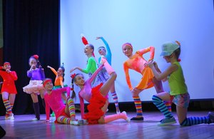 Образцовый ансамбль танца «Ровесник» Центра культуры «Хорошевский» отметил в Москонцерте четвертьвековой юбилейлариса ивановна левина, ансамбли танца ровесник, юбилейный концерт, галина зубрилова, центр культуры хорошевский